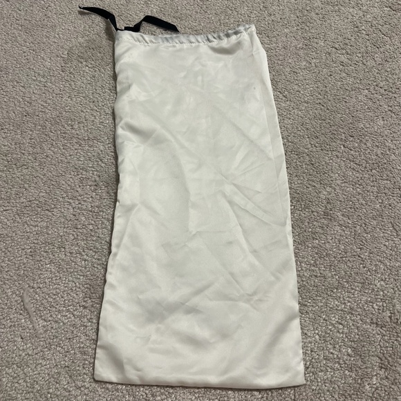 Set of 2 Gucci logo white black dust bag storage decoration - Picture 10 of 16